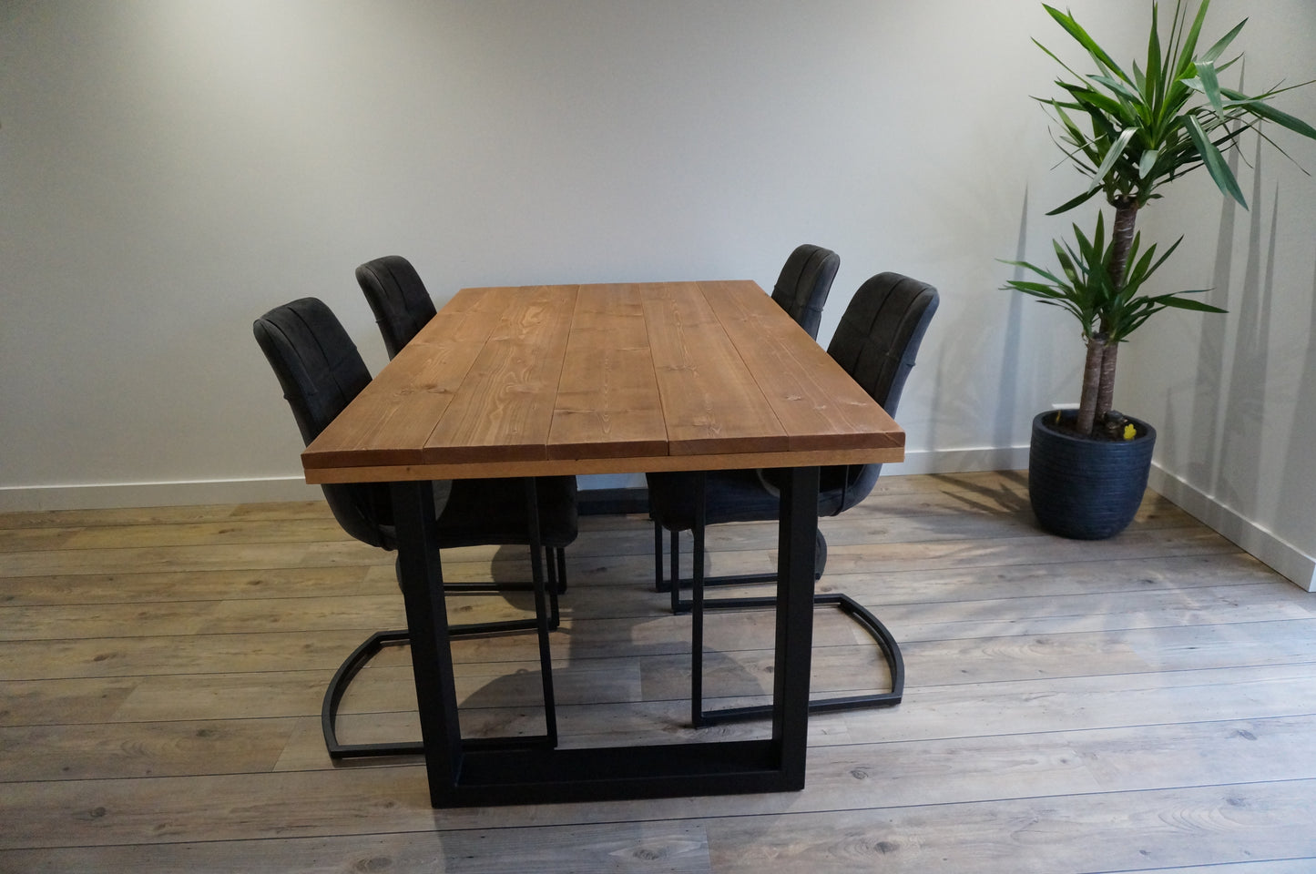 Steigerhouten eettafel