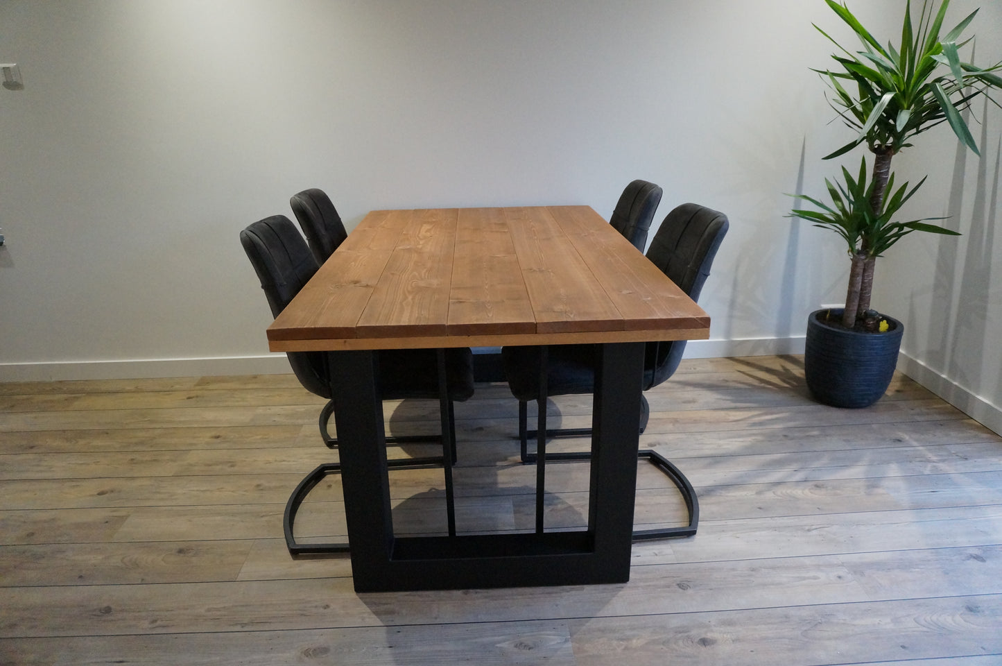 Steigerhouten eettafel
