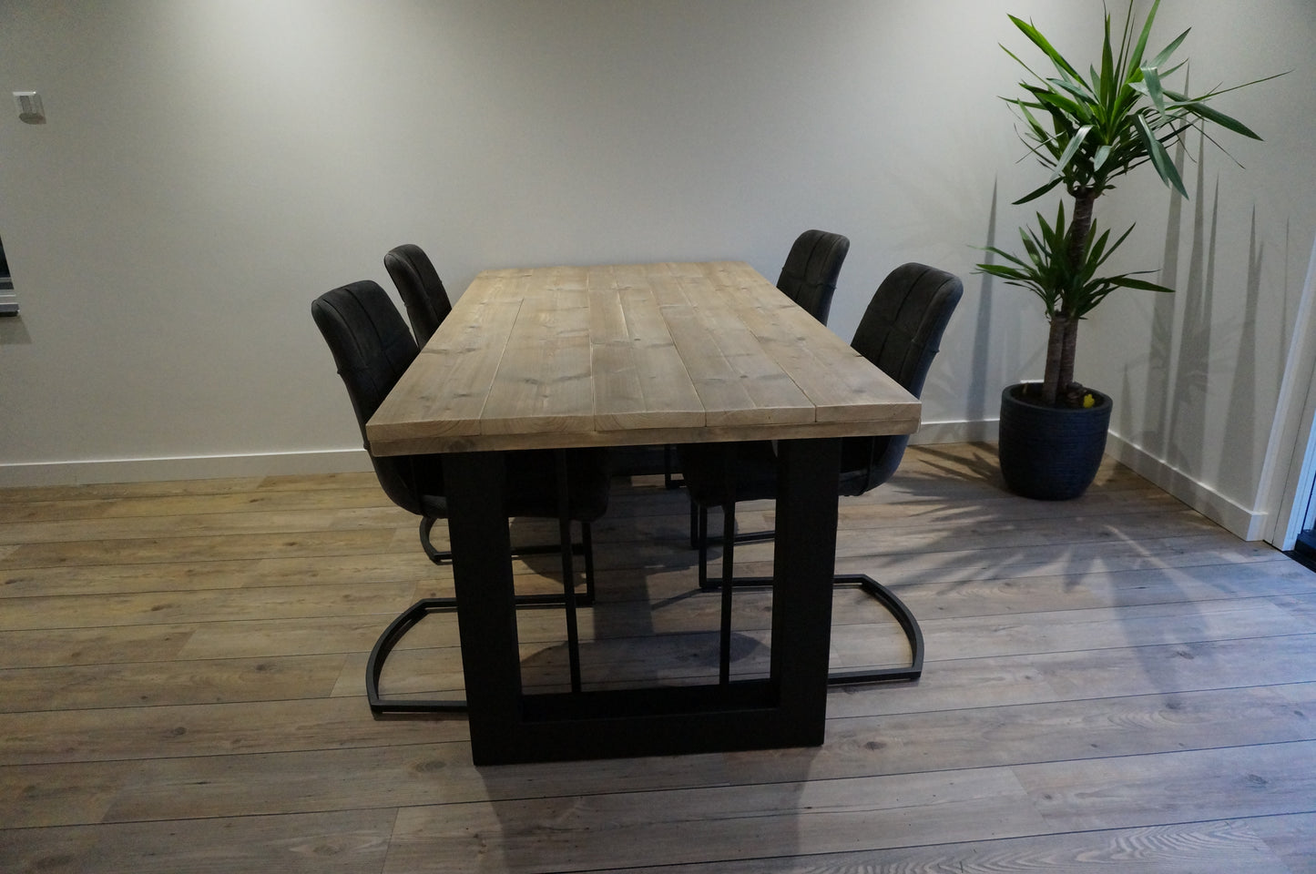 Steigerhouten eettafel