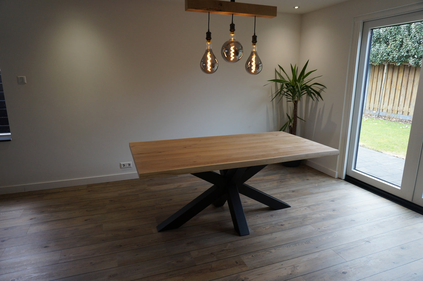 Eikenhouten eettafel "45mm boomstamrand"