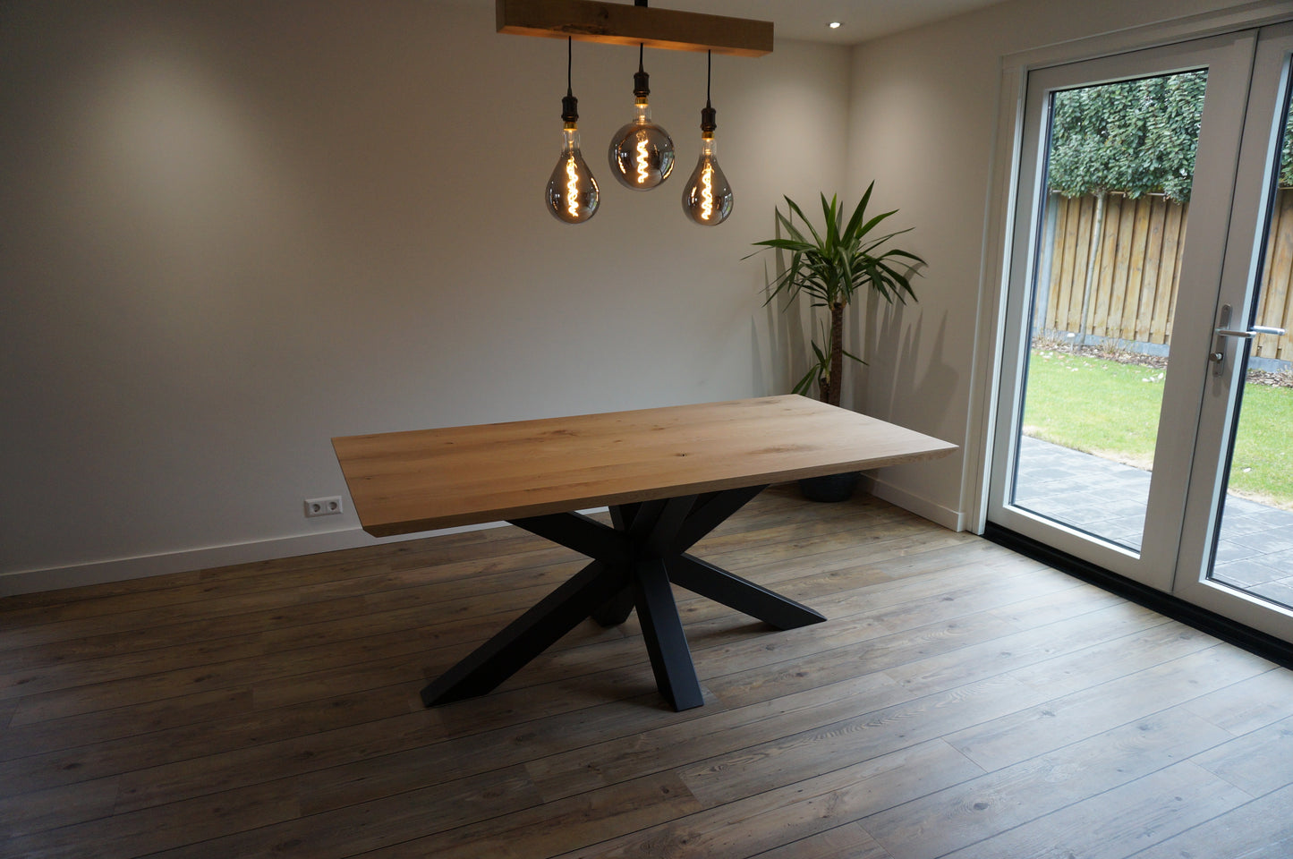 Eikenhouten eettafel "45mm verjongde rand"