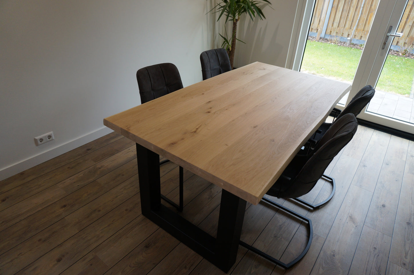 Eikenhouten eettafel "45mm boomstamrand"