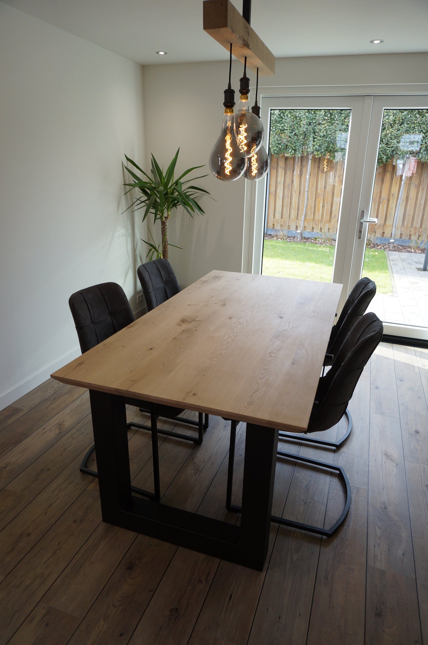 Eikenhouten eettafel "45mm verjongde rand"
