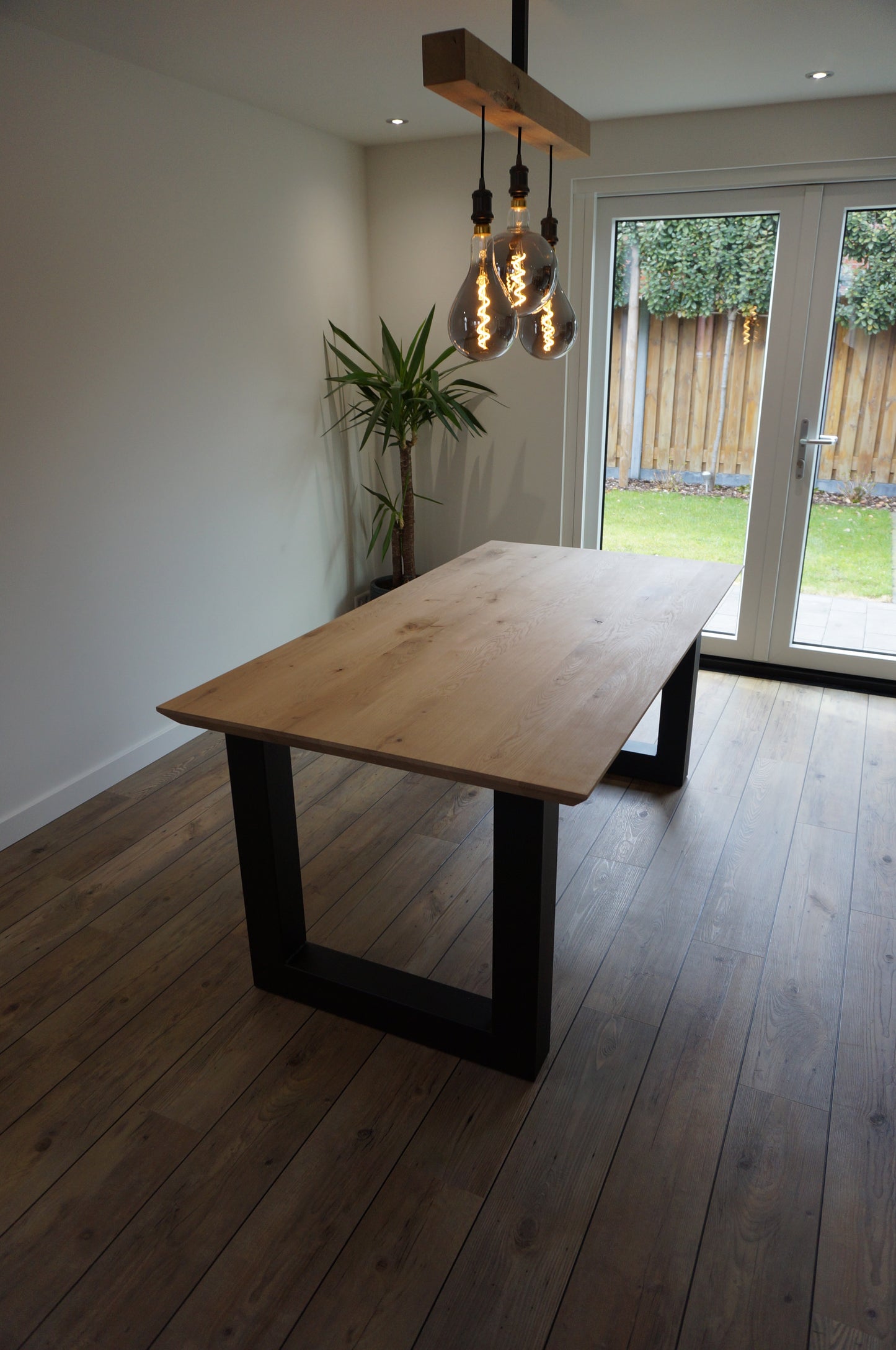 Eikenhouten eettafel "45mm verjongde rand"