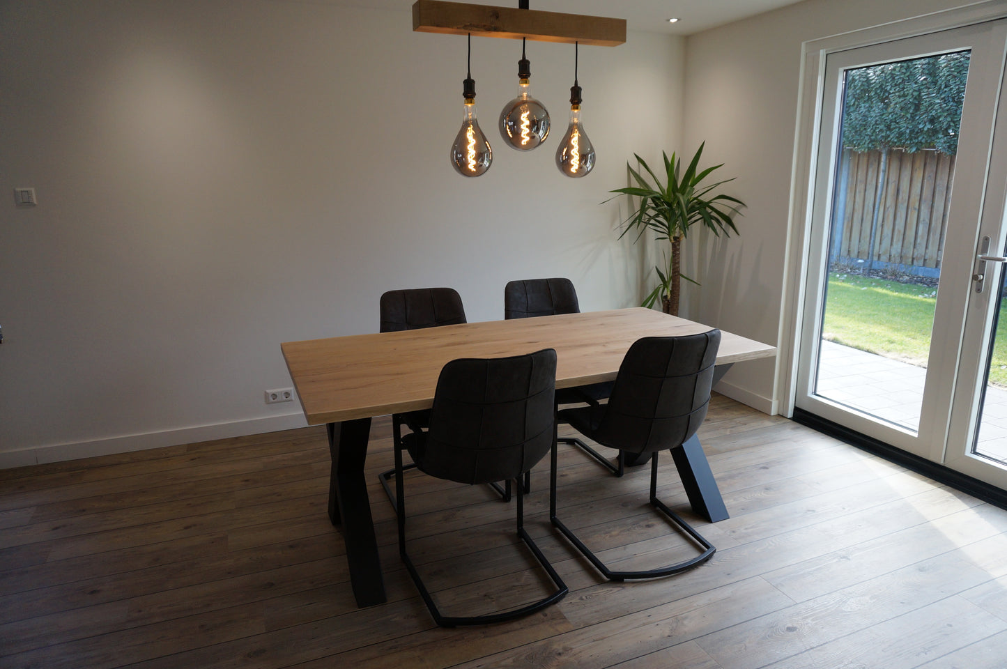 Eikenhouten eettafel "45mm boomstamrand"