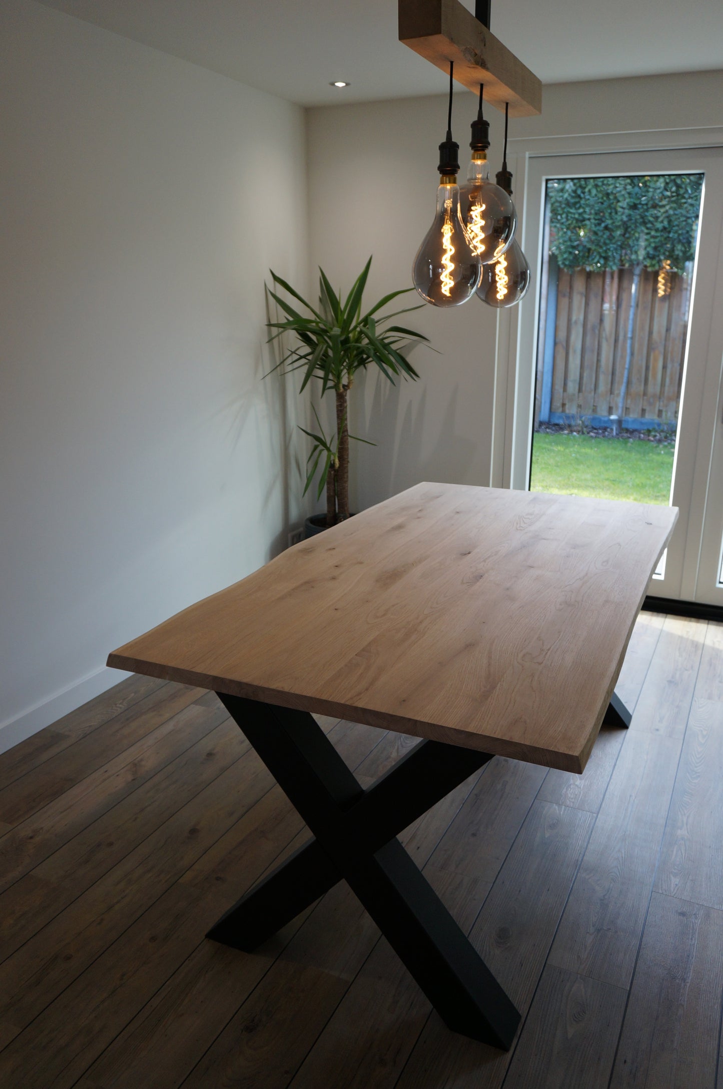 Eikenhouten eettafel "45mm boomstamrand"