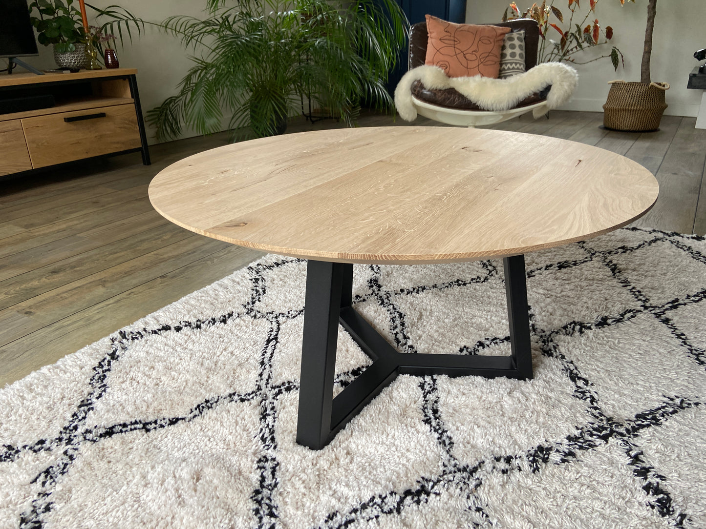 Eikenhouten salontafel of sidetable met verjongde rand