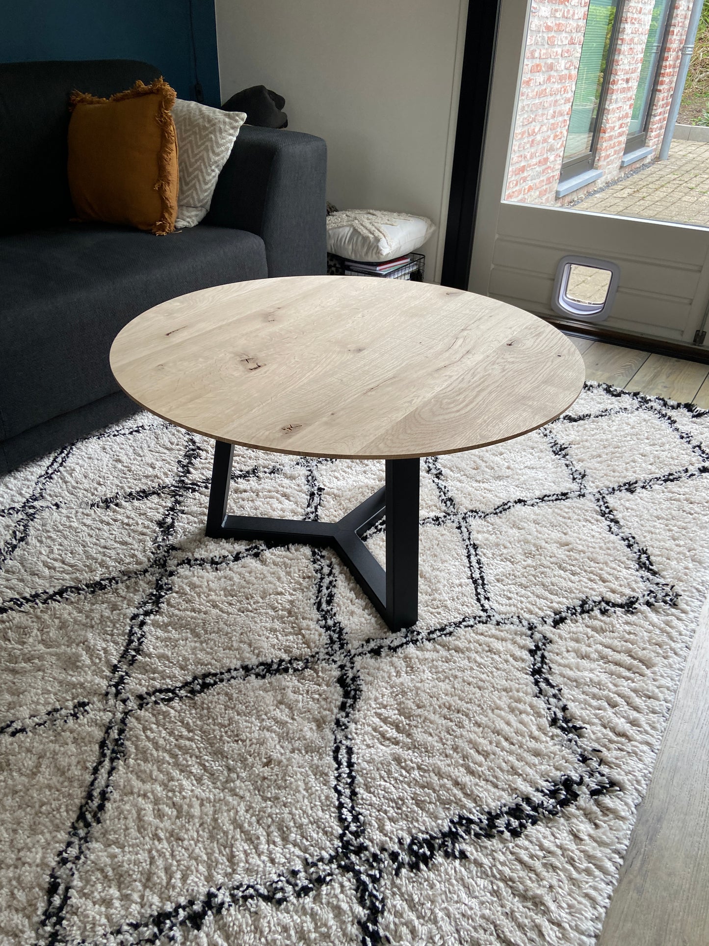 Eikenhouten salontafel of sidetable met verjongde rand