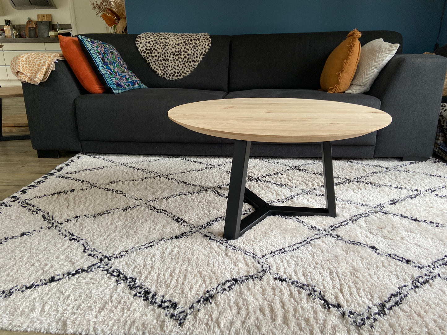 Eikenhouten salontafel of sidetable met verjongde rand
