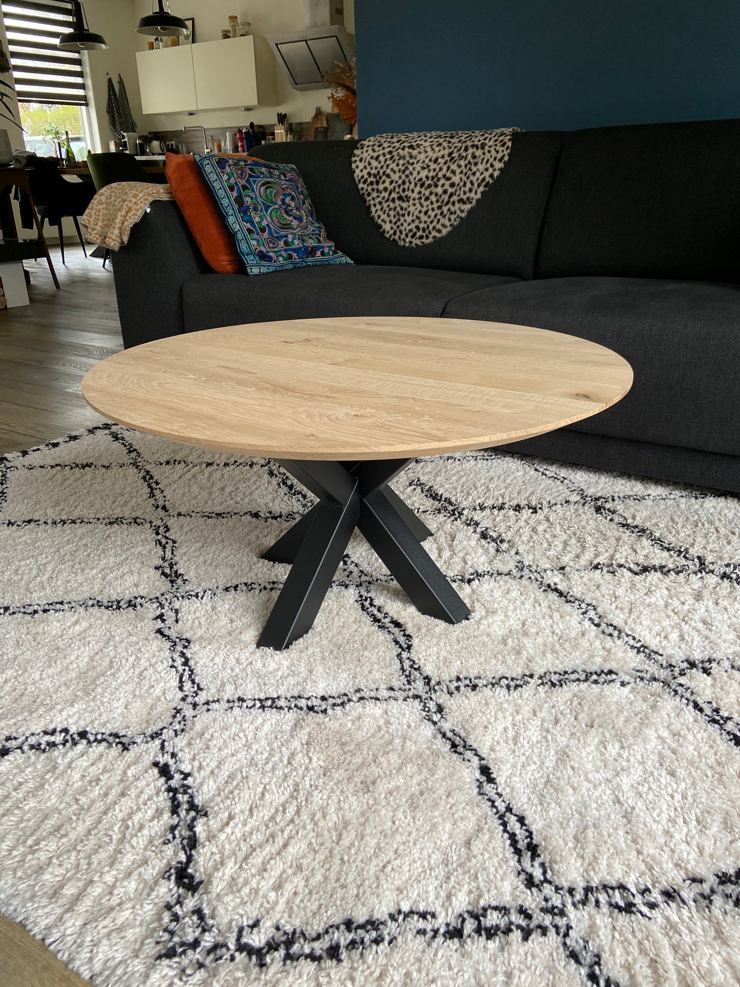 Eikenhouten salontafel of sidetable met verjongde rand