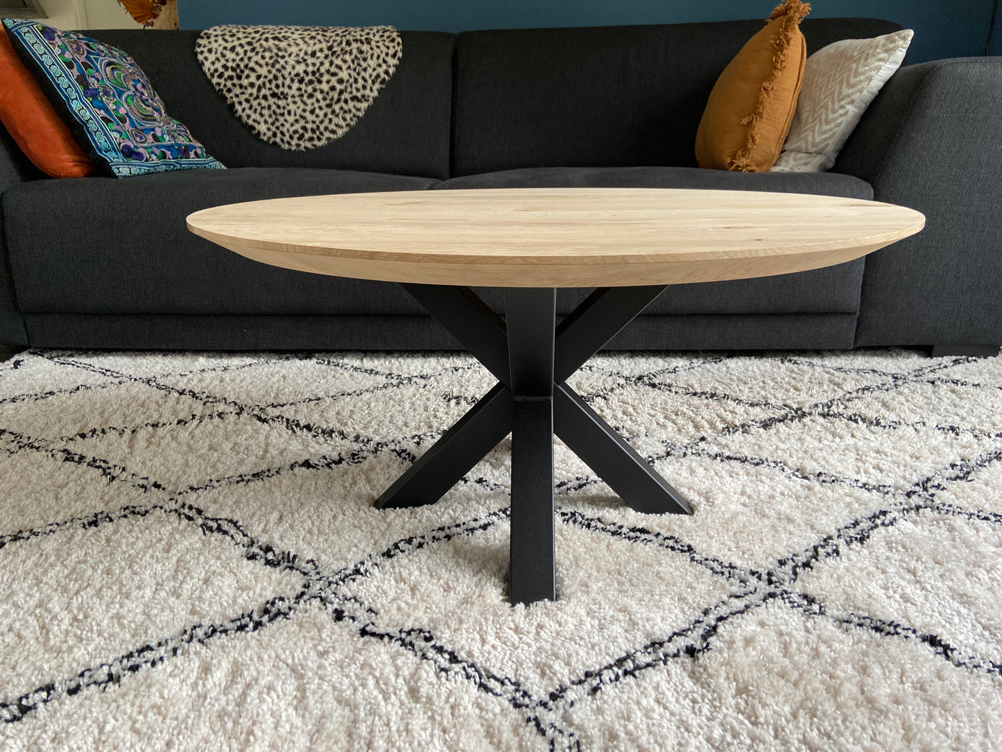 Eikenhouten salontafel of sidetable met verjongde rand