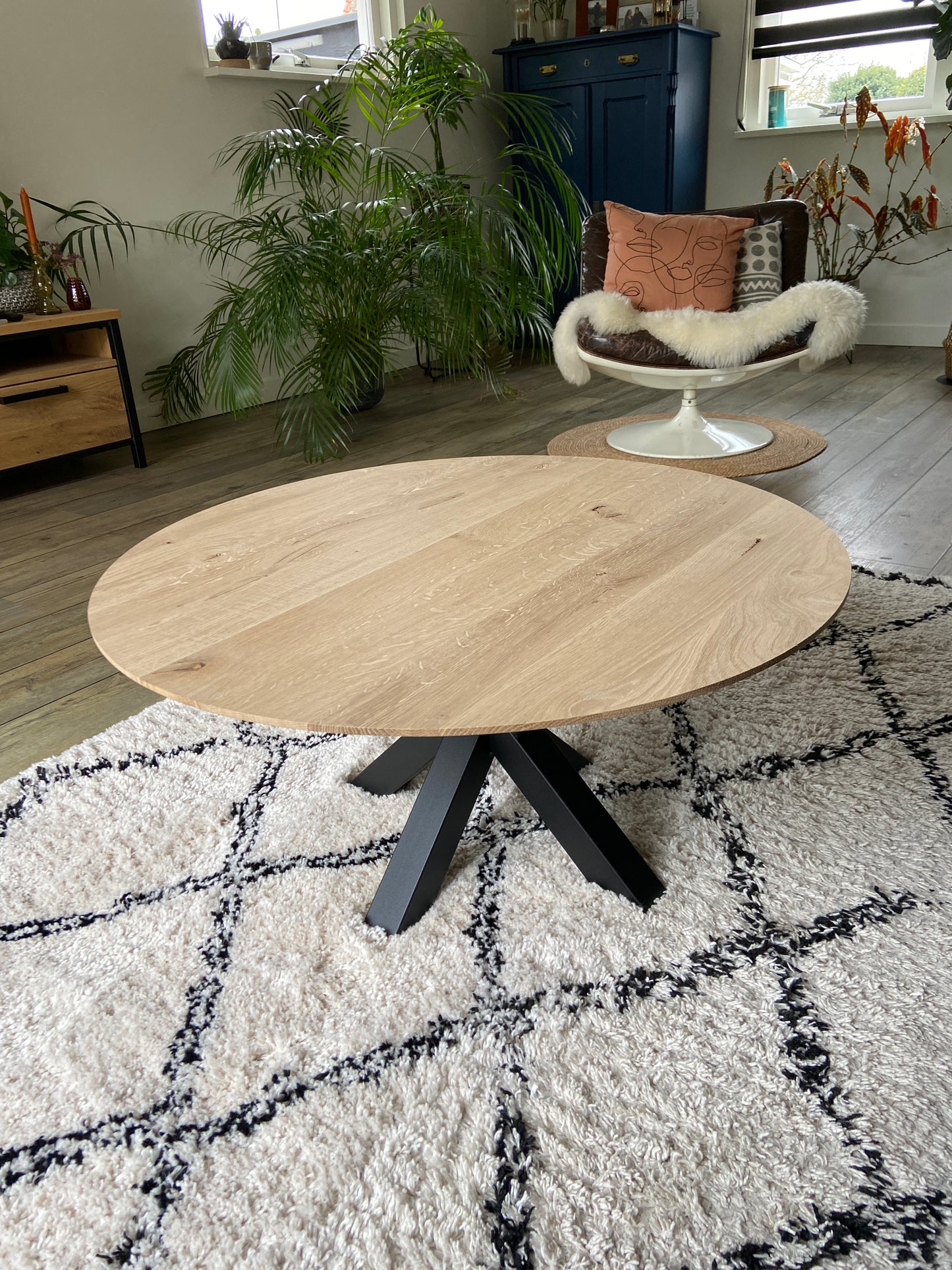 Eikenhouten salontafel of sidetable met verjongde rand