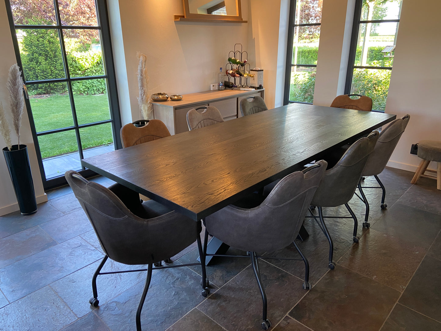 Eikenhouten zwarte eettafel
