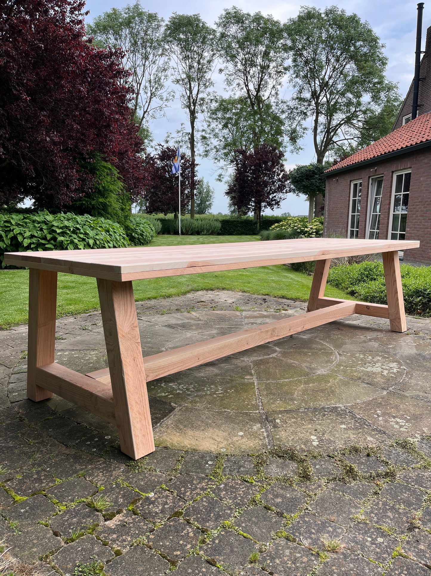 Douglas tuintafels met houten onderstel