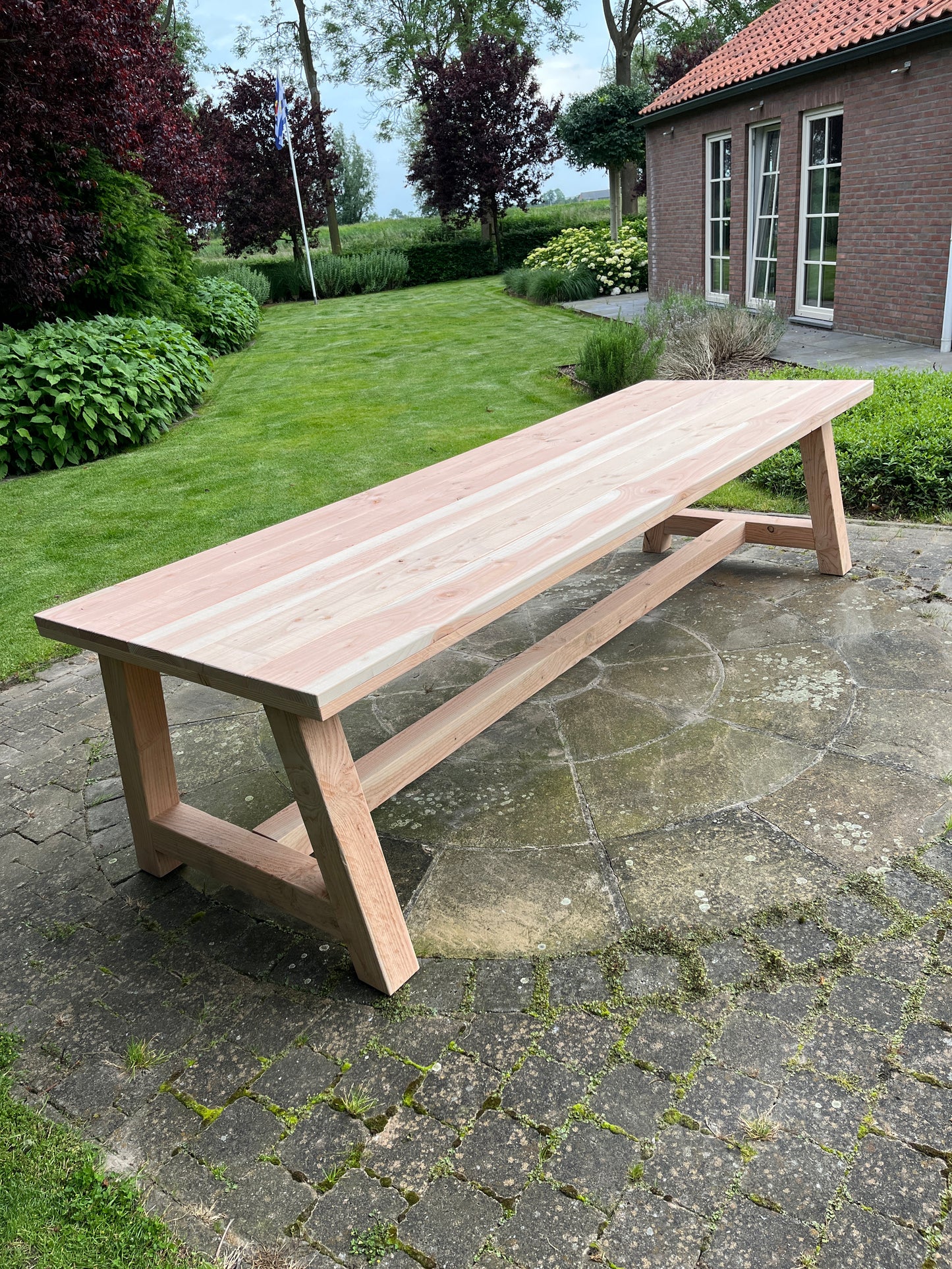 Douglas tuintafels met houten onderstel