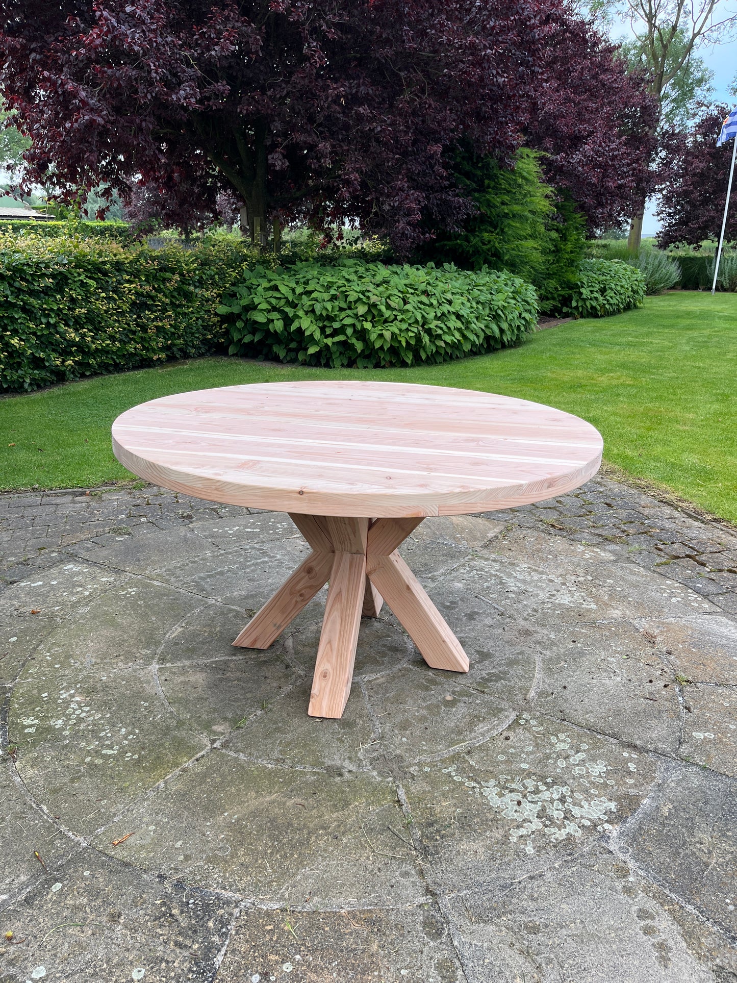 Ronde douglas tuintafel met houten onderstel