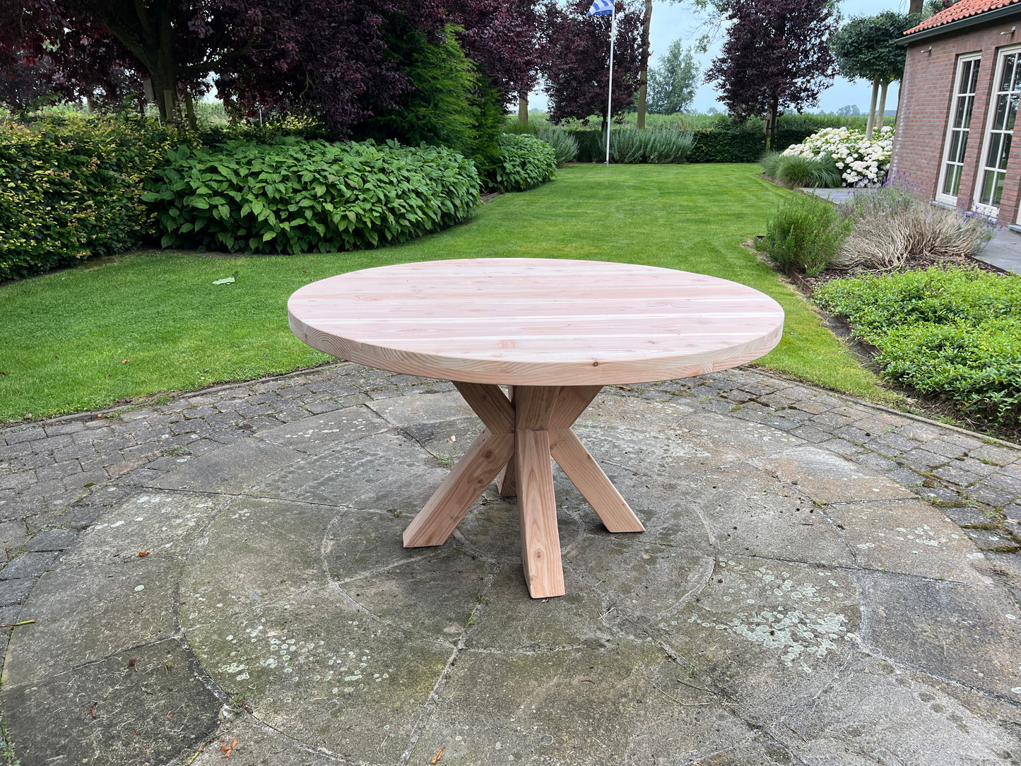 Ronde douglas tuintafel met houten onderstel