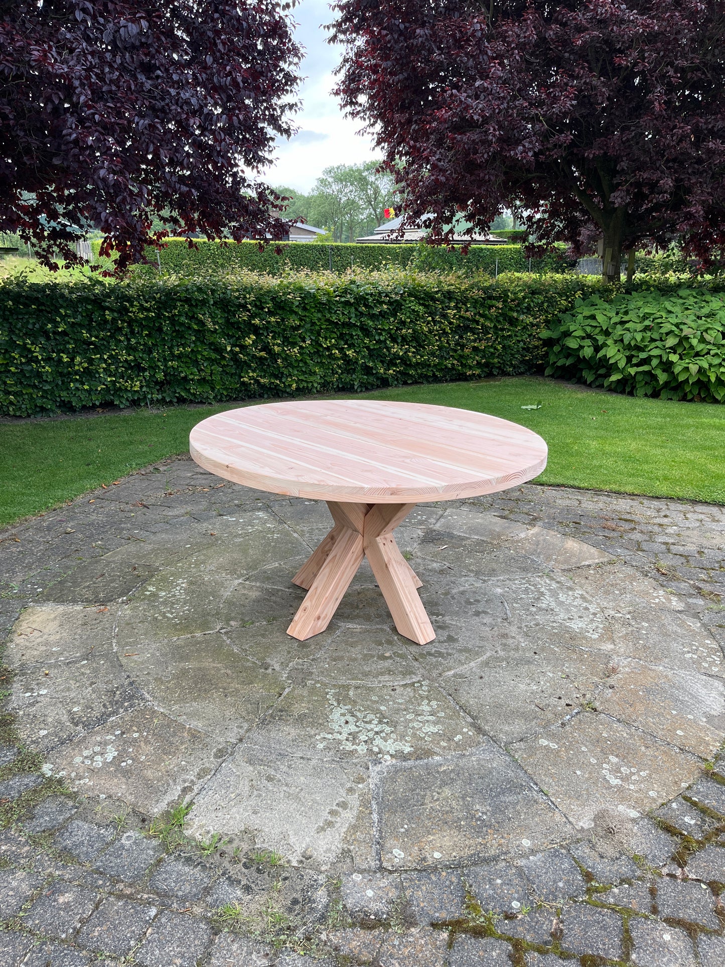 Ronde douglas tuintafel met houten onderstel